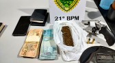 PM apreende drogas, arma de fogo e o homem que transportava estes