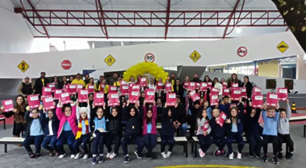 Escolas recebem material educativo sobre trânsito no Maio Amarelo