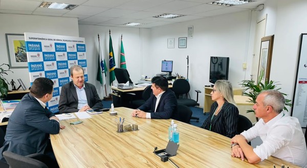 Reunião trata sobre ampliação de cursos superiores em Coronel Vivida