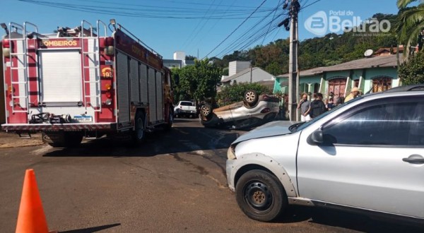 Capotamento é registrado no bairro Alvorada