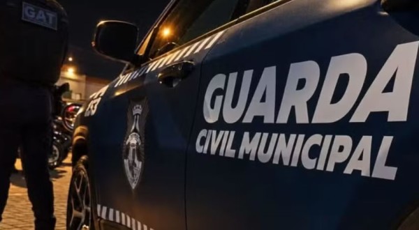Pais desconfiam de mensagens da filha no PR, viajam mais de 500 km 'de surpresa' e a encontram mantida em cárcere privado pelo namorado