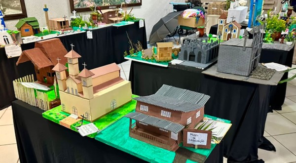 Alunos transformam patrimônios históricos de Francisco Beltrão em maquetes e valorizam a memória do município