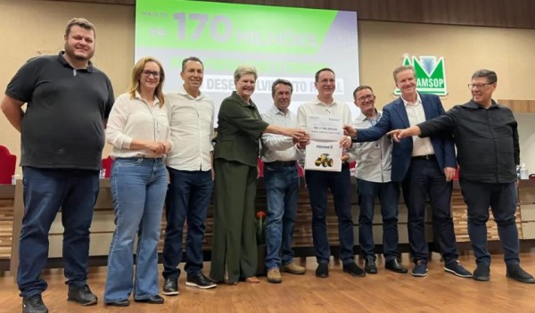 Secretaria de Interior recebe novas máquinas para manutenção de estradas rurais