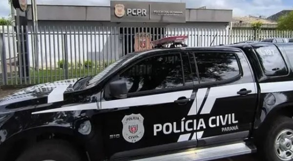 Mulher é presa em flagrante por manter cães sem acesso a água, comida e com sinais severos de desnutrição
