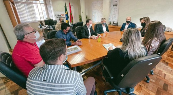 Na Capital, prefeito em exercício de Descanso solicita recursos para o município