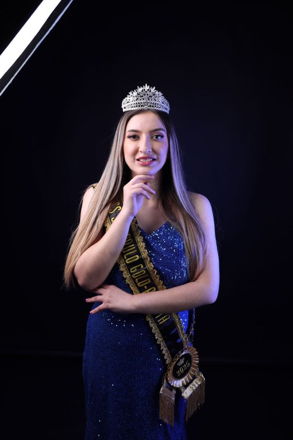 Autista que é exemplo de superação conquista título de Miss