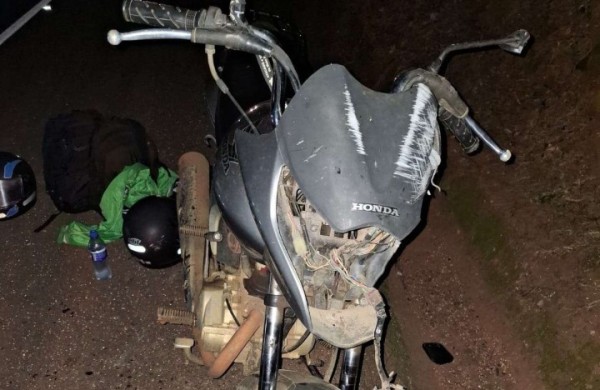 Queda de motocicleta deixa dois feridos
