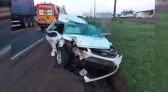 Ultrapassagem termina com colisão entre carro e caminhão na PR 280