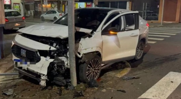 Colisão entre dois veículos é registrada no Centro de Francisco Beltrão