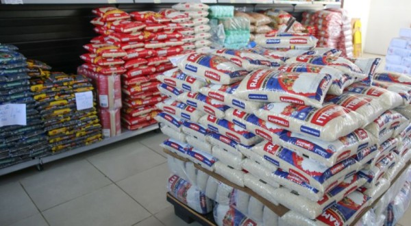 Preços de alimentos e bebidas caíram 0,14% no Paraná em 2023, aponta Ipardes