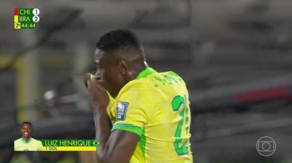 Com gols de atacantes do Botafogo, Brasil vira sobre o Chile em Santiago