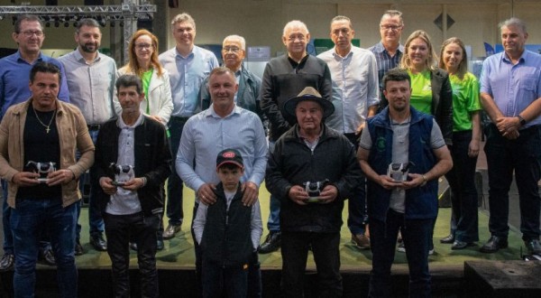 Prefeitura de Beltrão homenageia produtores de leite