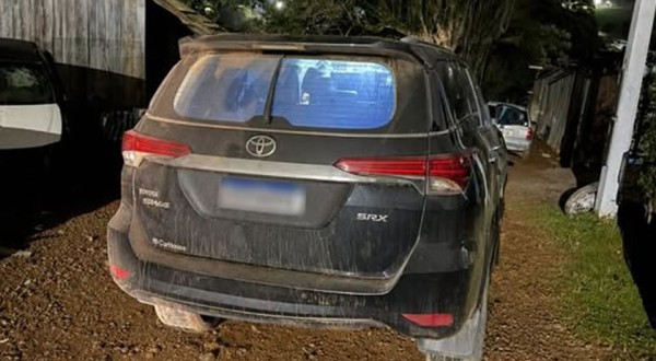 Ação policial interestadual recupera veículo furtado no RS e prende dois homens no Oeste de SC