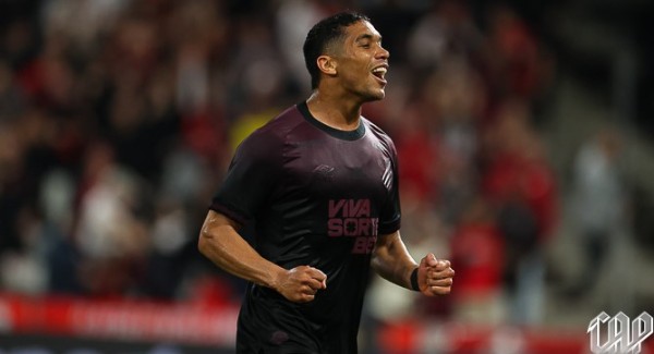 Athletico-PR vence Amazonas com show de Julimar e segue vivo na briga pelo acesso