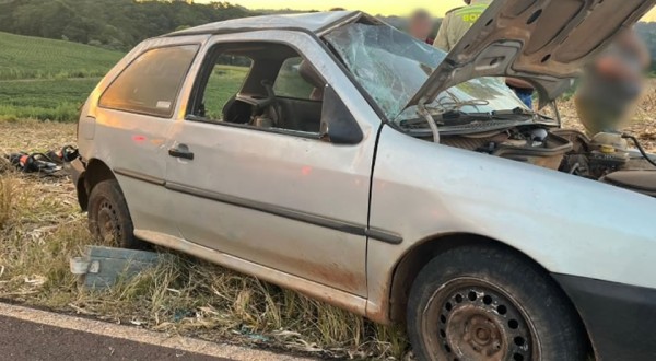 Colisão entre dois carros deixa quatro pessoas feridas na zona rural; entre elas duas crianças