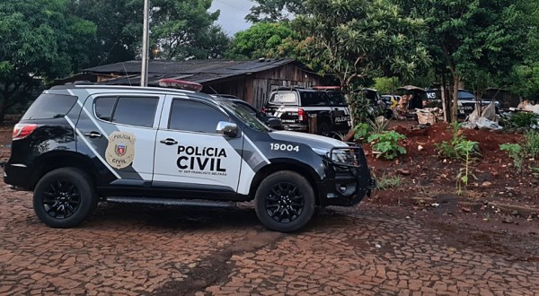 Três pessoas são presas e um adolescente apreendido em operação contra o tráfico de drogas