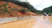 Equipes retiram 7 mil metros cúbicos de terra na BR-376 e buscas por vítimas avançam