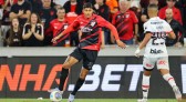 Athletico PR dispensa zagueiro e volante com poucas chances