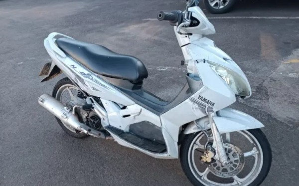 Mulher é presa com motoneta adulterada durante abordagem