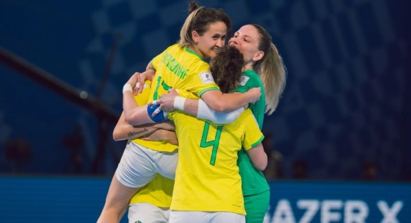 Brasil goleia a Itália e avança para mata-mata na Copa do Mundo Feminina de Futsal