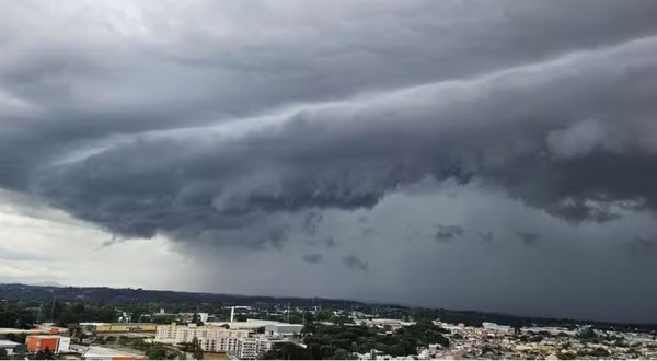 Paraná recebe novo alerta laranja de tempestades com granizo e ventos de até 100 km/h