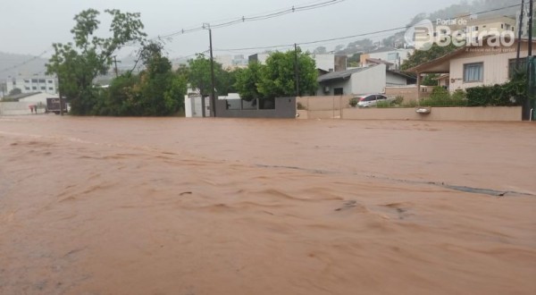 Governador em exercício decreta situação de emergência em quatro regiões por conta das chuvas