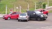 Colisão entre três veículos deixa pelo menos um ferido