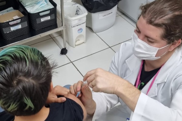 Paraná amplia vacinação contra a gripe para toda a comunidade escolar