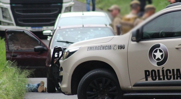 Duas pessoas são mortas pela Polícia em confronto armado na SC 283