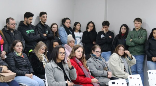 Unioeste presta homenagens a professores, médicos e ex-alunos vítimas de acidente aéreo