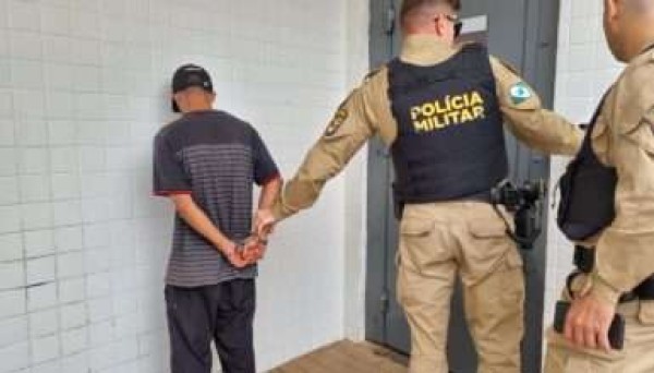 Suspeito tenta reconfigurar notebook furtado em loja e é preso