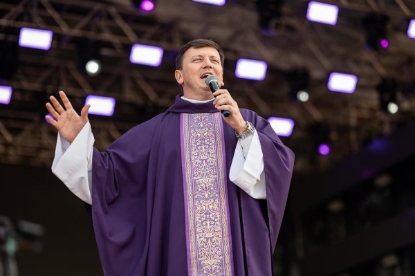 Padre Ezequiel e Dilsinho reúnem grande público na Expobel