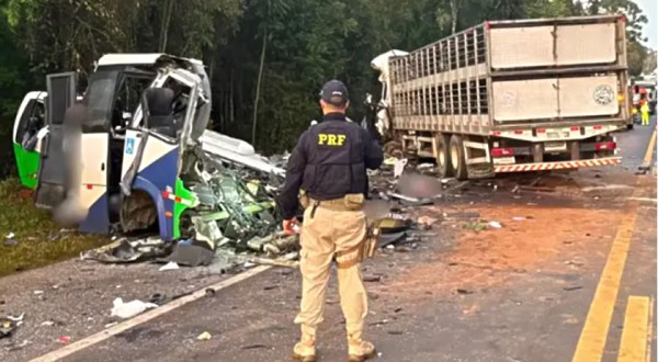 Polícia Civil aponta responsabilidade dos dois motoristas em acidente que matou 23 pessoas no Paraná