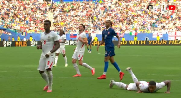 Inglaterra vence a França em jogo de 10 gols e conquista o terceiro lugar