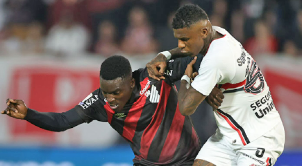 Athletico vence o São Paulo de virada e termina o primeiro turno em terceiro lugar