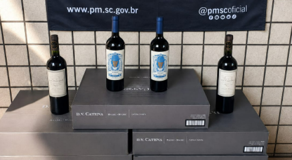 Homem é preso com 68 garrafas de vinho argentino