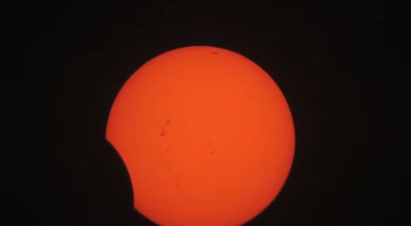 Eclipse lunar 'quase' total vai encobrir a Lua de quinta para sexta; fenômeno poderá ser visto em todo o Brasil