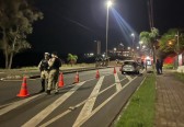 Operação Lei Seca aborda 55 veículos e prende dois motoristas