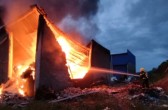 Incêndio destrói indústria de reciclagem com 60 toneladas de plástico