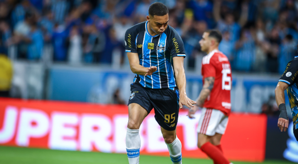 Grêmio vence o Inter no Gre-Nal 454 e avança às semifinais da Copa do Brasil