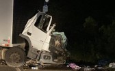 Motorista morre e três pessoas ficam feridas em colisão entre caminhões na BR-282