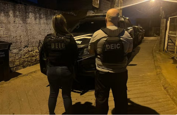 Ex-estagiária da Justiça de SC é condenada a 6 anos e 8 meses por vazar dados de operação para criminosos