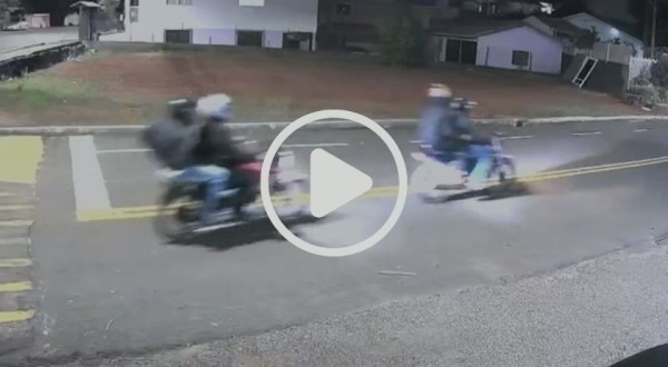 Imagens mostram motos se aproximando de residência antes de roubo de Amarok