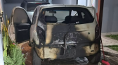 Garrafa com gasolina é encontrada ao lado de veículo após princípio de incêndio