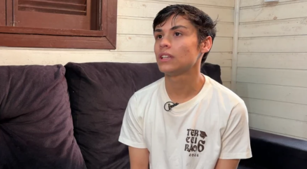 Pais são condenados a pagar R$ 100 mil após expulsarem filho de casa por ser gay