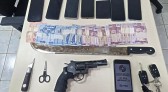 Ação conjunta recupera carro roubado de taxista e prende dois suspeitos na PRC-280