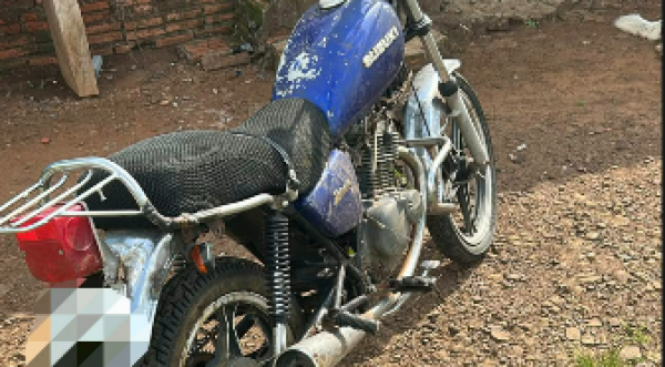 Motocicleta furtada há cerca de um ano é localizada em área de mata