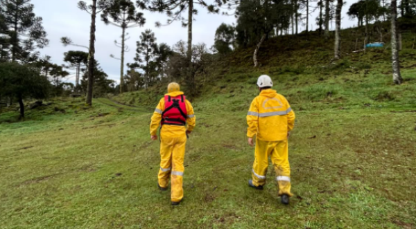 Buscas por helicóptero desaparecido são ampliadas