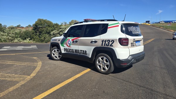 Homem é preso após agredir e ameaçar companheira