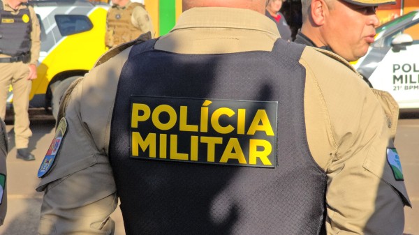 Homem é preso suspeito de tentar matar mulher a facadas em via pública